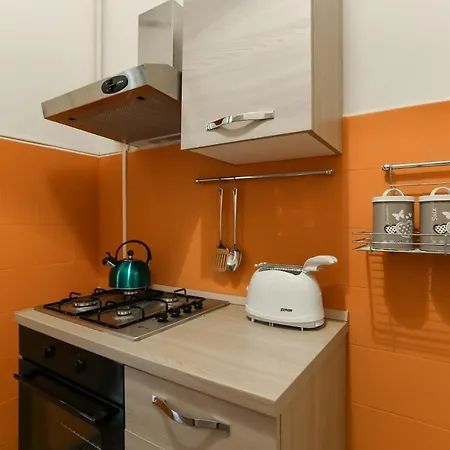 Large 2 Bed Flat Next To The Colosseum *