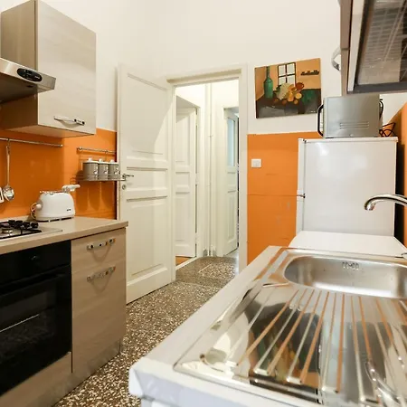 Large 2 Bed Flat Next To The Colosseum Róma