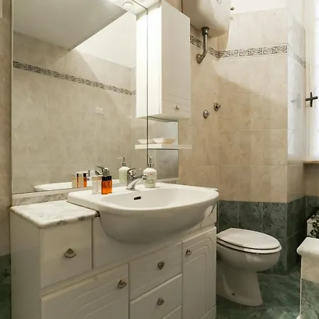 Large 2 Bed Flat Next To The Colosseum Apartman *