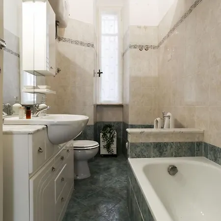 Large 2 Bed Flat Next To The Colosseum Apartman Róma