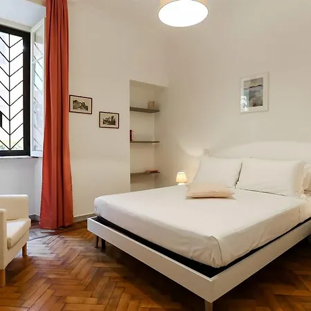 Large 2 Bed Flat Next To The Colosseum *