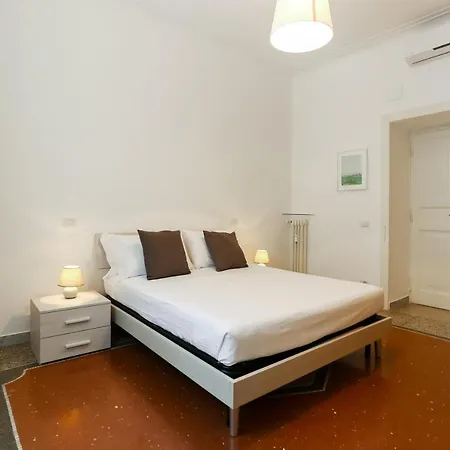 Large 2 Bed Flat Next To The Colosseum Appartamento *