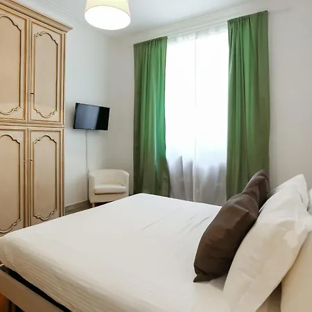 Large 2 Bed Flat Next To The Colosseum